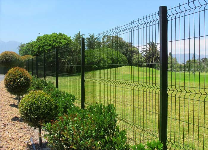 OTPRO ÉLAGUEUR jardinier paysagiste dans la Sarthe (72) : Élagage, taille et abattage d’arbres, débroussaillage, évacuation des déchets verts, tailles des haies, tonte de pelouse, pose de clôture .., brise-vue, grillage ... Intervention dans la Sarthe (72)